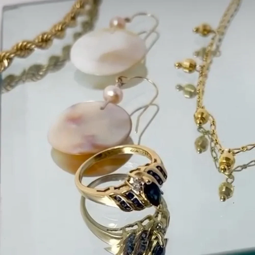Solid 14k Gold Mother of Pearl Earrings perfect for summer!  Sea - Picture 4 of 5